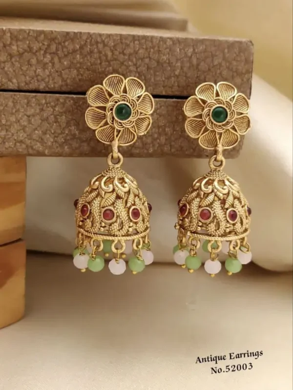 Girls' gold earring collection | Stylish gold earring recommendations for women